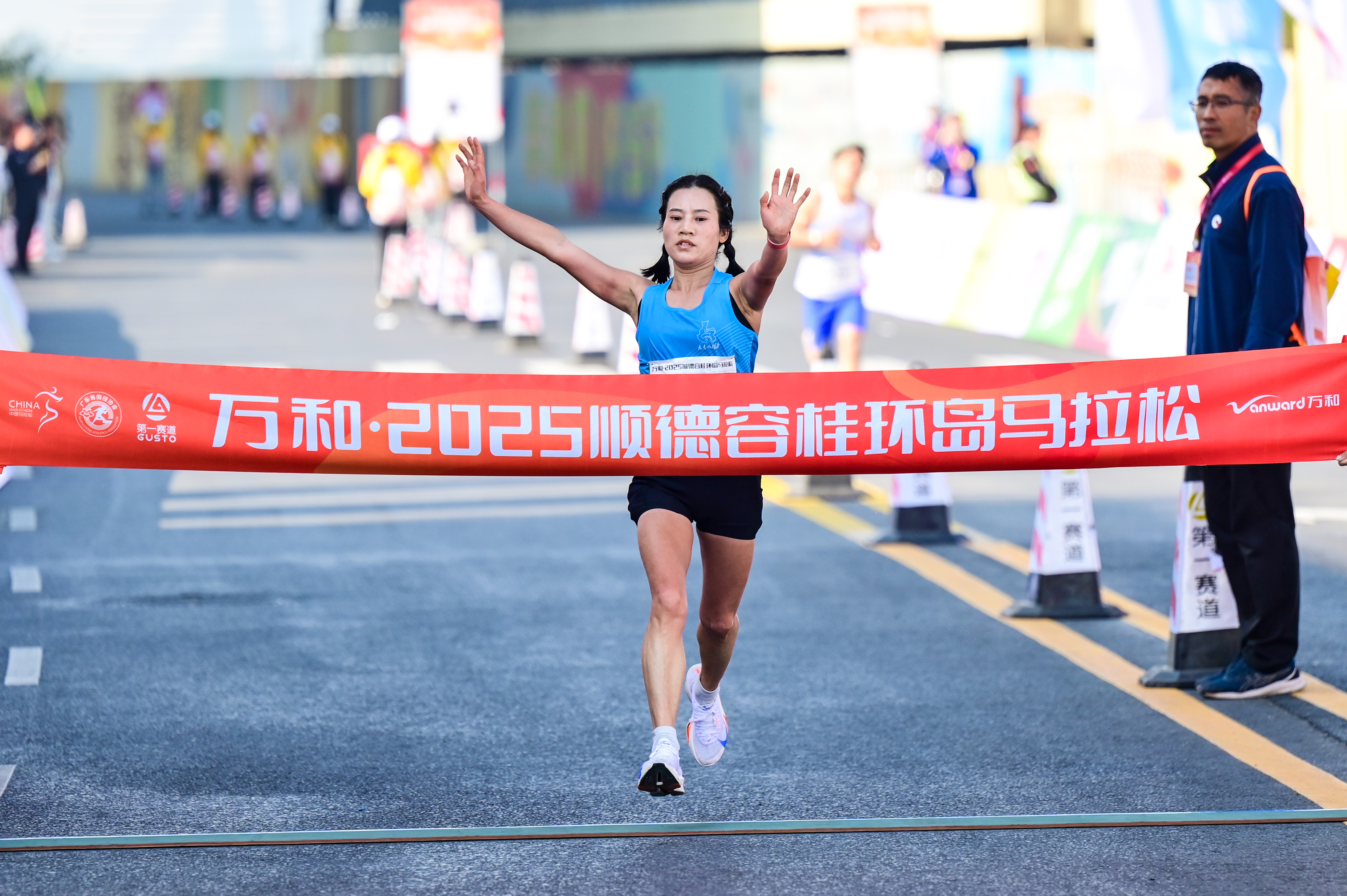 女子選手肖艷以2小時48分35秒獲得冠軍。（圖源主辦方）